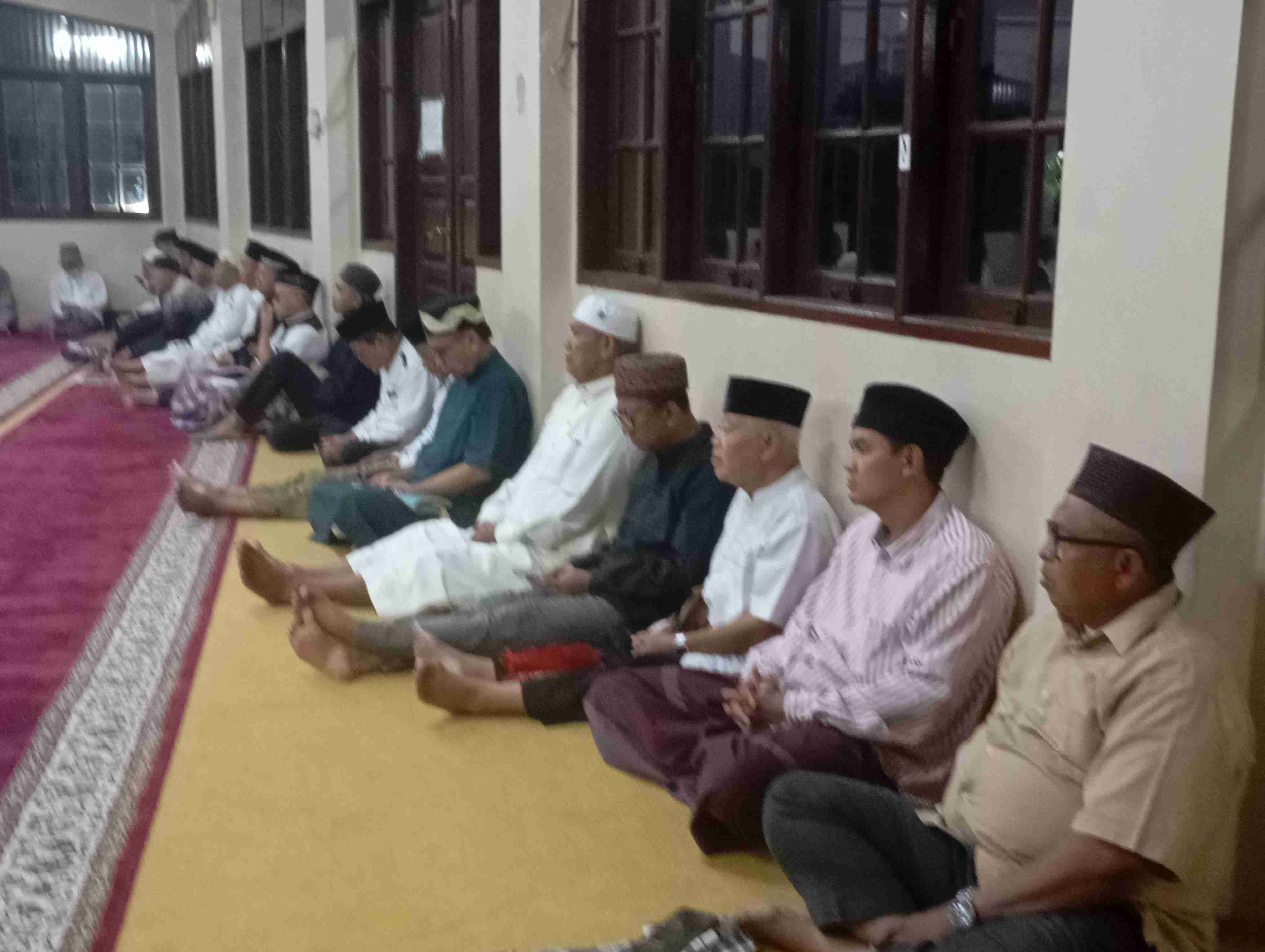 Sisipkan gambar ...