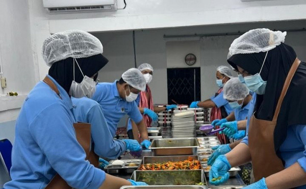 Tak Lagi Khawatir Soal Usia, Relawan Umur 60 tahun,  Kini Punya Kesempatan Berkontribusi di SPPG MBG