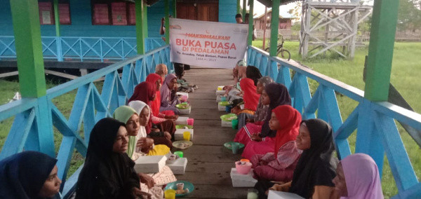 Berbagi Buka Puasa Bersama Anak-Anak Binaan Da’i di Pedalaman Papua Barat