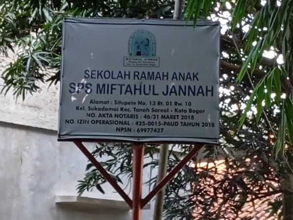 Perjuangan Ustad Sihabuddin Menjaga Pendidikan Berbasis Warga