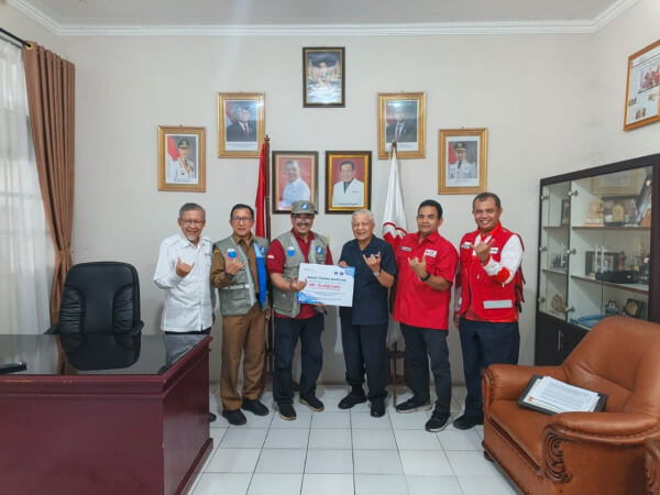 Penyintas Banjir Sumatra Terima Bantuan Obat-Obatan dari ARM HA IPB Kerjasama PMI Sumbar