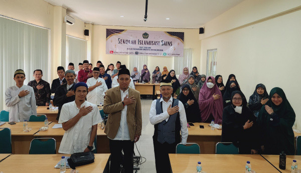 Pusat Studi Sains Pascasarjana UIKA Bogor Selenggarakan Sekolah Islamisasi Sains