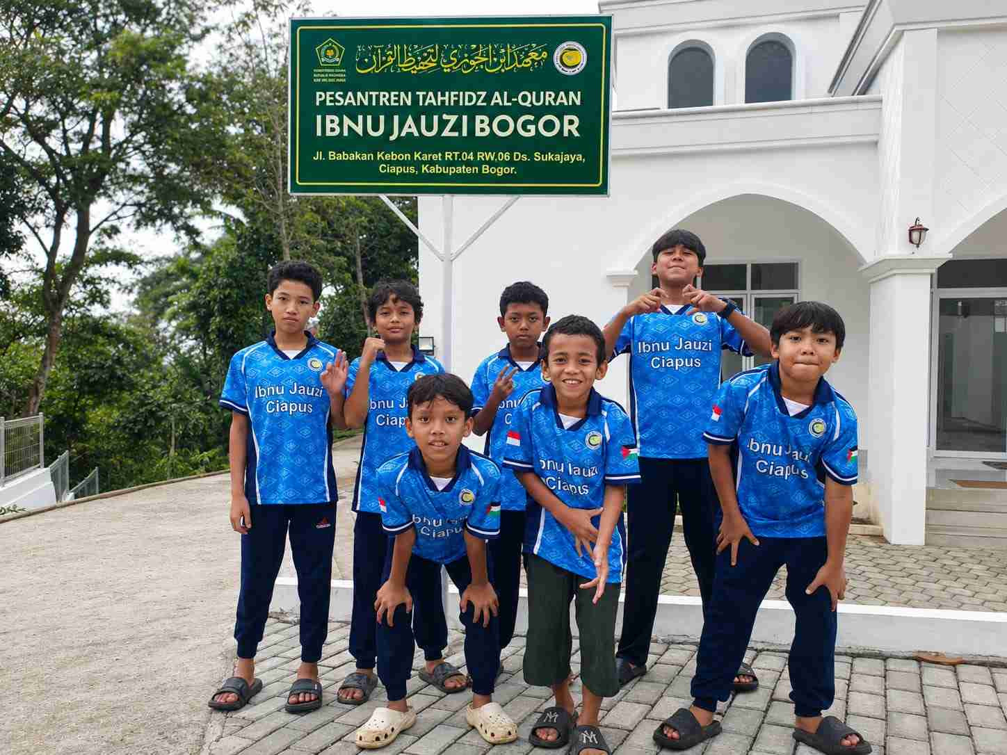 Sisipkan gambar ...