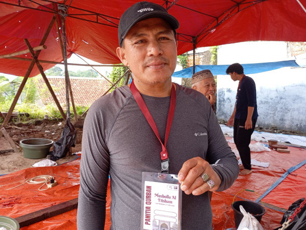 Qurban Perdana DKM Mushallah I'tisham RW 03, 2026 Berhasil menghimpun 4 Sapi dan 8 Kambing Disembelih.