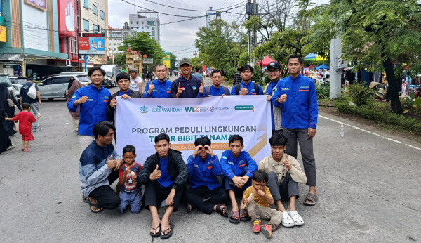 Aksi Hijau: Sekolah Dai, WIZ, DLH, dan BPTH Wilayah II Tebar 200 Bibit Pohon di CFD Makassar