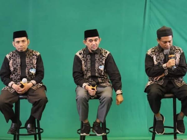 Silatnas Wahdah Dihadiri Puluhan Ribu Kader, Ketua Harian DPP WI Menangis Saat Memberi Sambutan