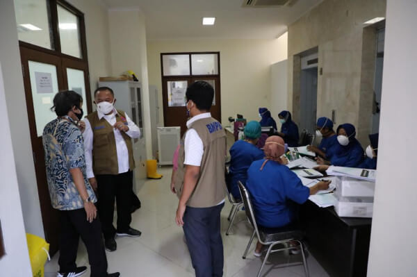 Kepala BNPB Memberikan Bantuan Untuk Posko PPKM dan Isolasi Terpusat di DI Yogyakarta