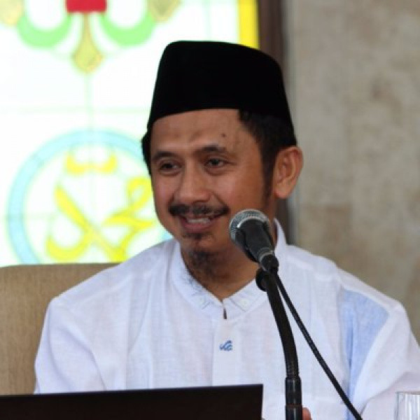 Ketua Satgas Covid-19 MUI: Ibadah Tetap di Rumah, Masjid Harus Jadi Teladan Kebaikan