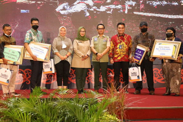 â€Sekolah Daruratâ€ Naik Panggung Tangguh Awards