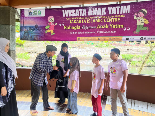 PPIJ Ajak Anak Yatim Berwisata di Taman Safari