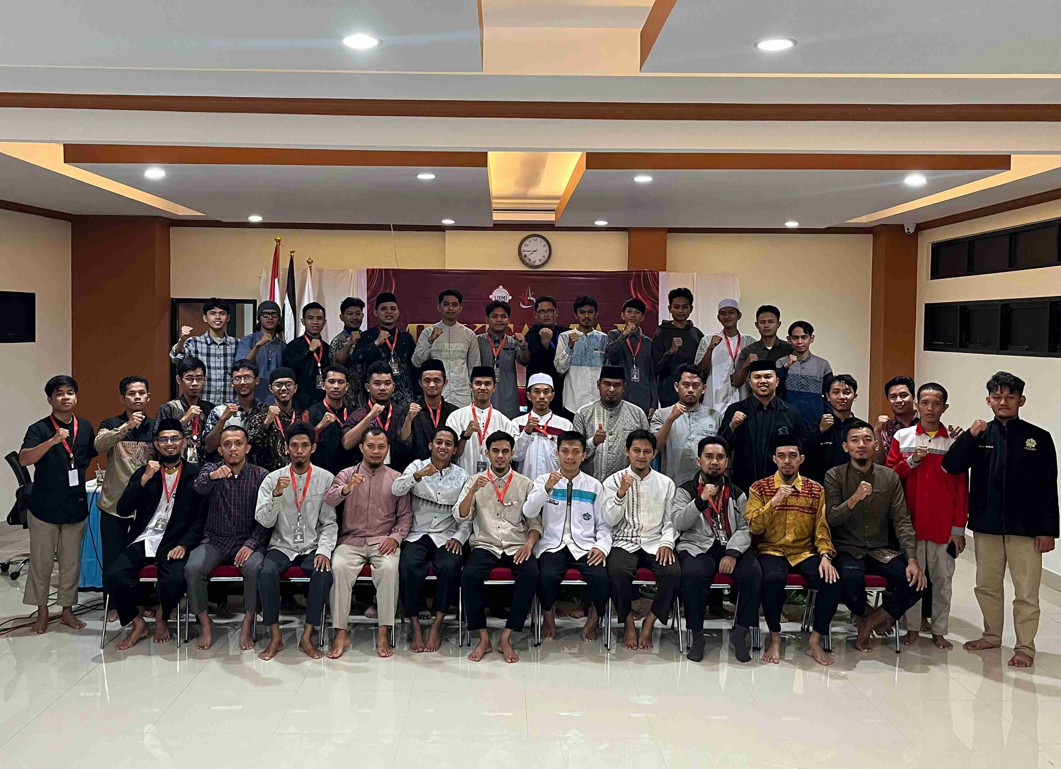 Sisipkan gambar ...