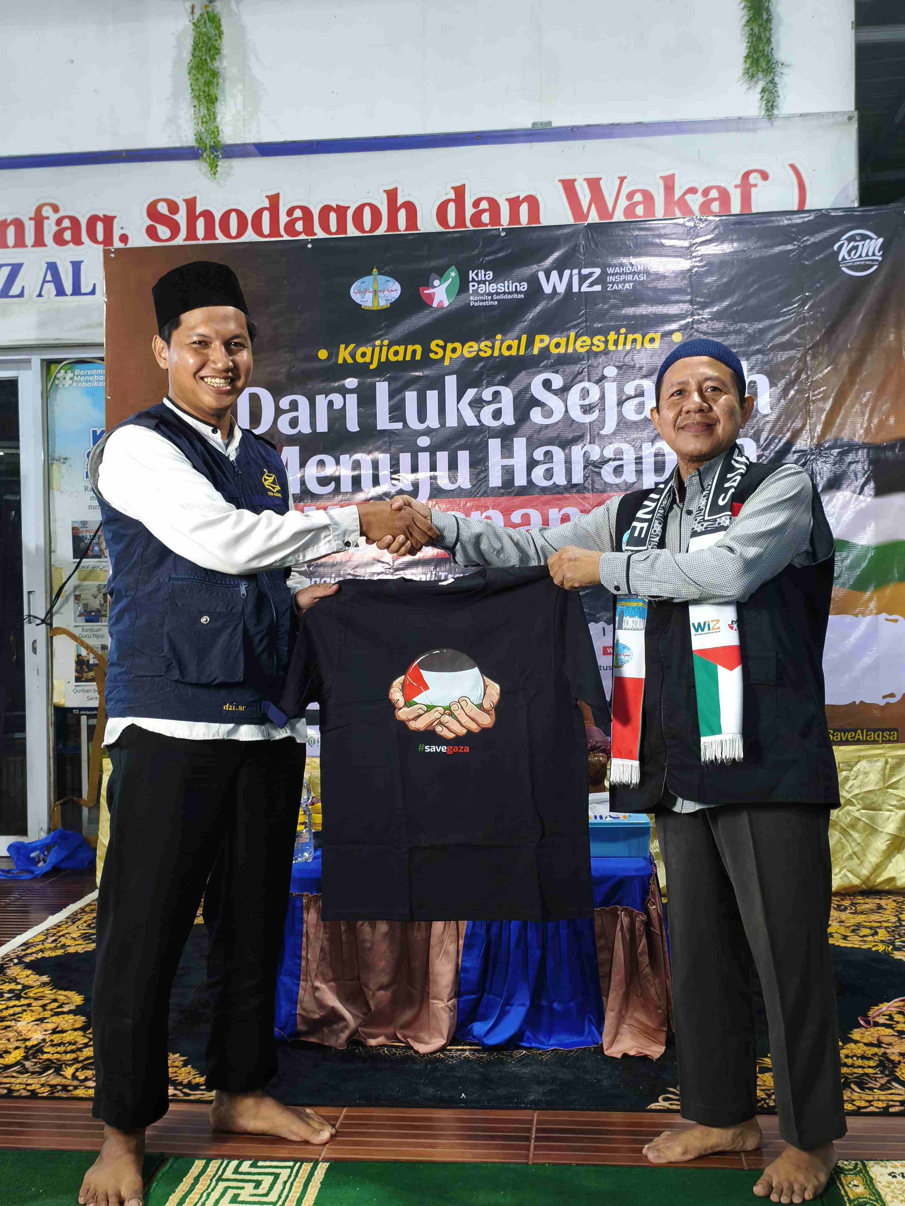 Sisipkan gambar ...