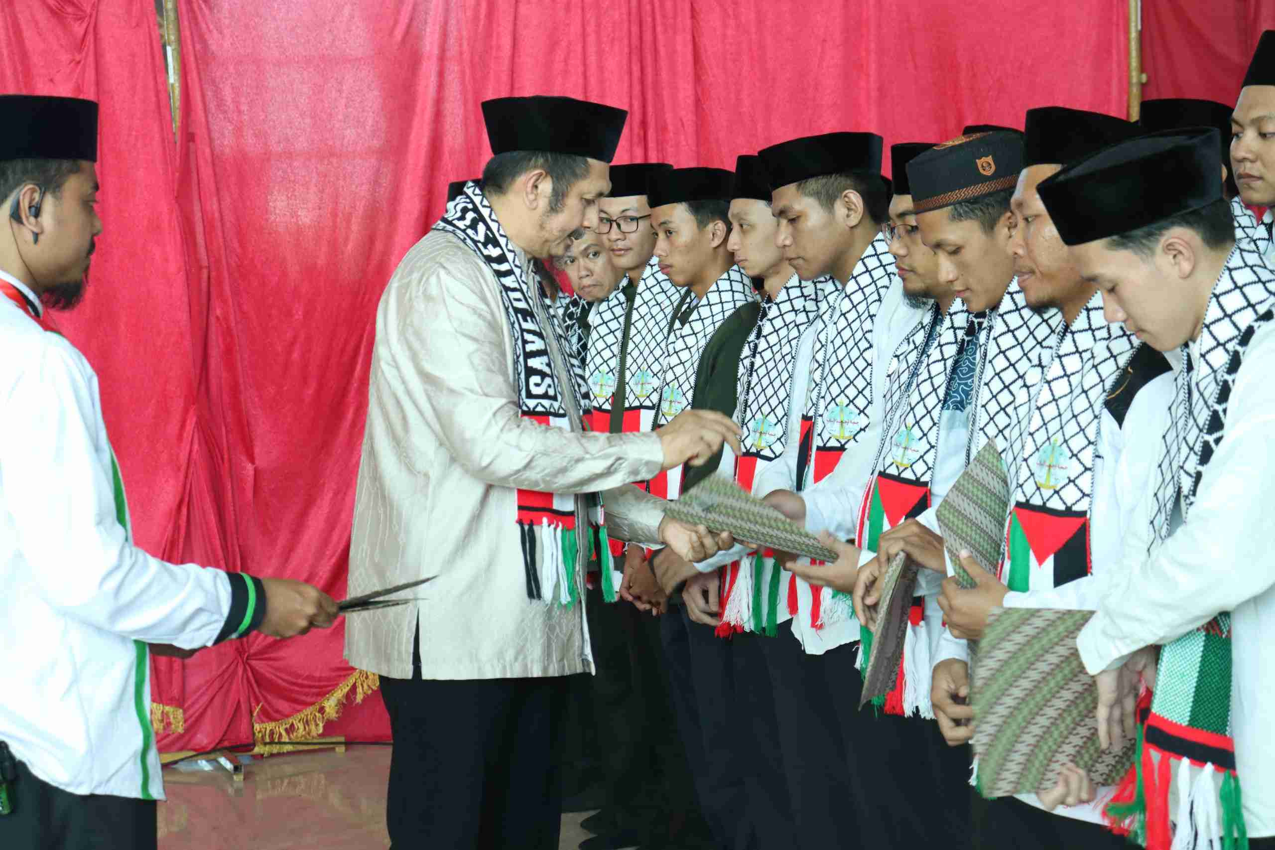 Sisipkan gambar ...