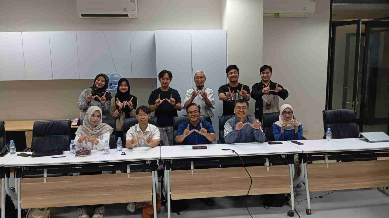 Sisipkan gambar ...