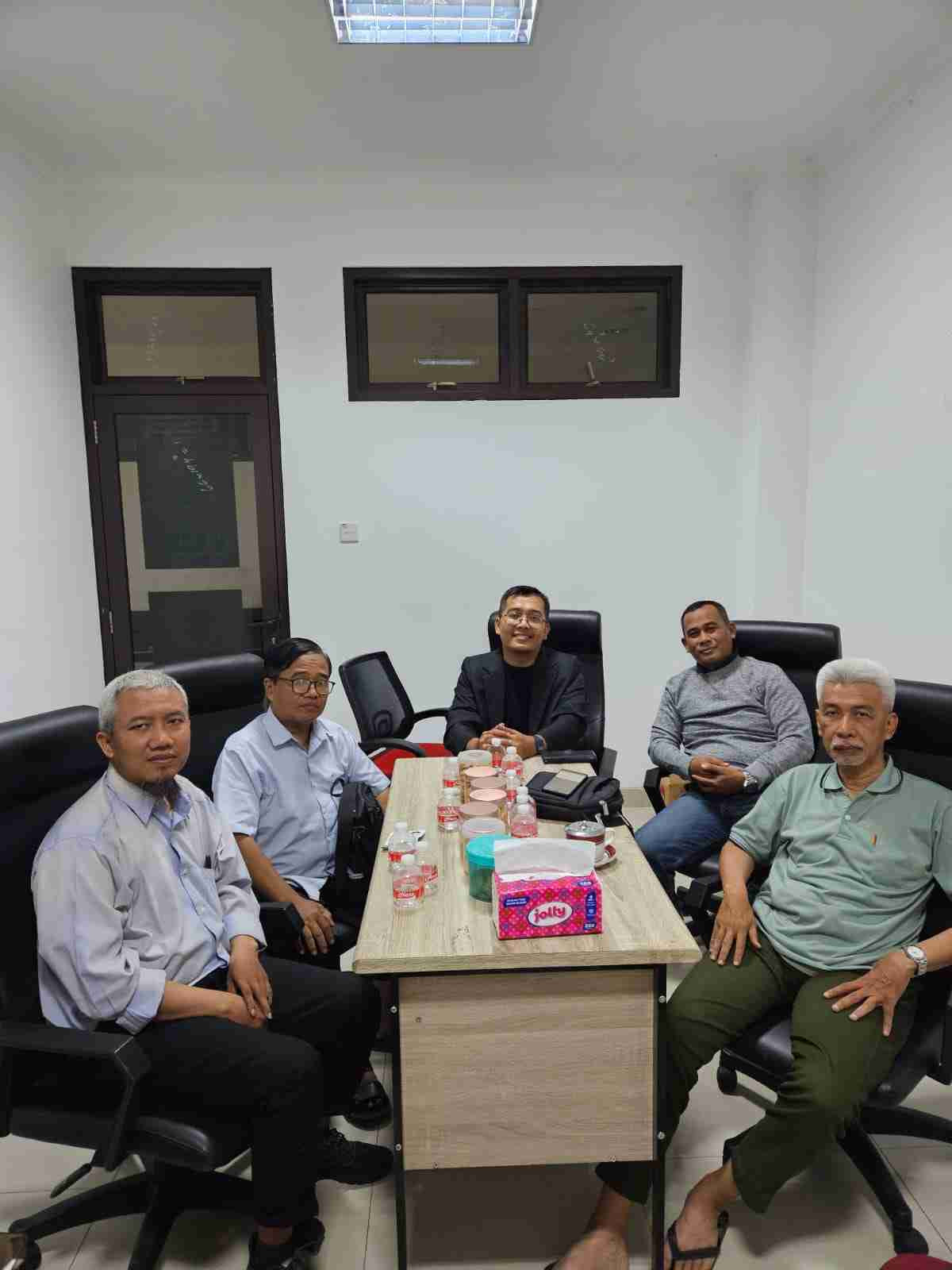 Sisipkan gambar ...