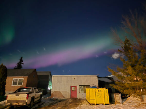 Fenomena Aurora Borealis Menari di Atas Masjid Pertama Indonesia di Kanada Barat