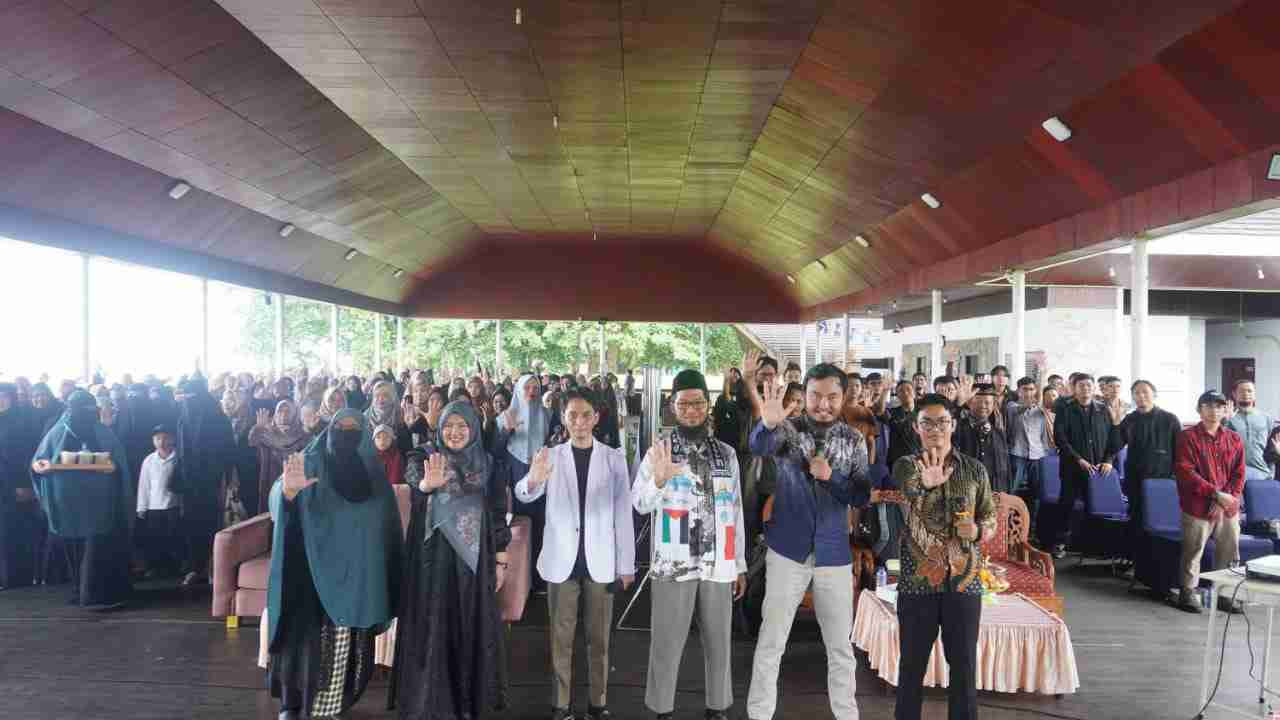 Sisipkan gambar ...