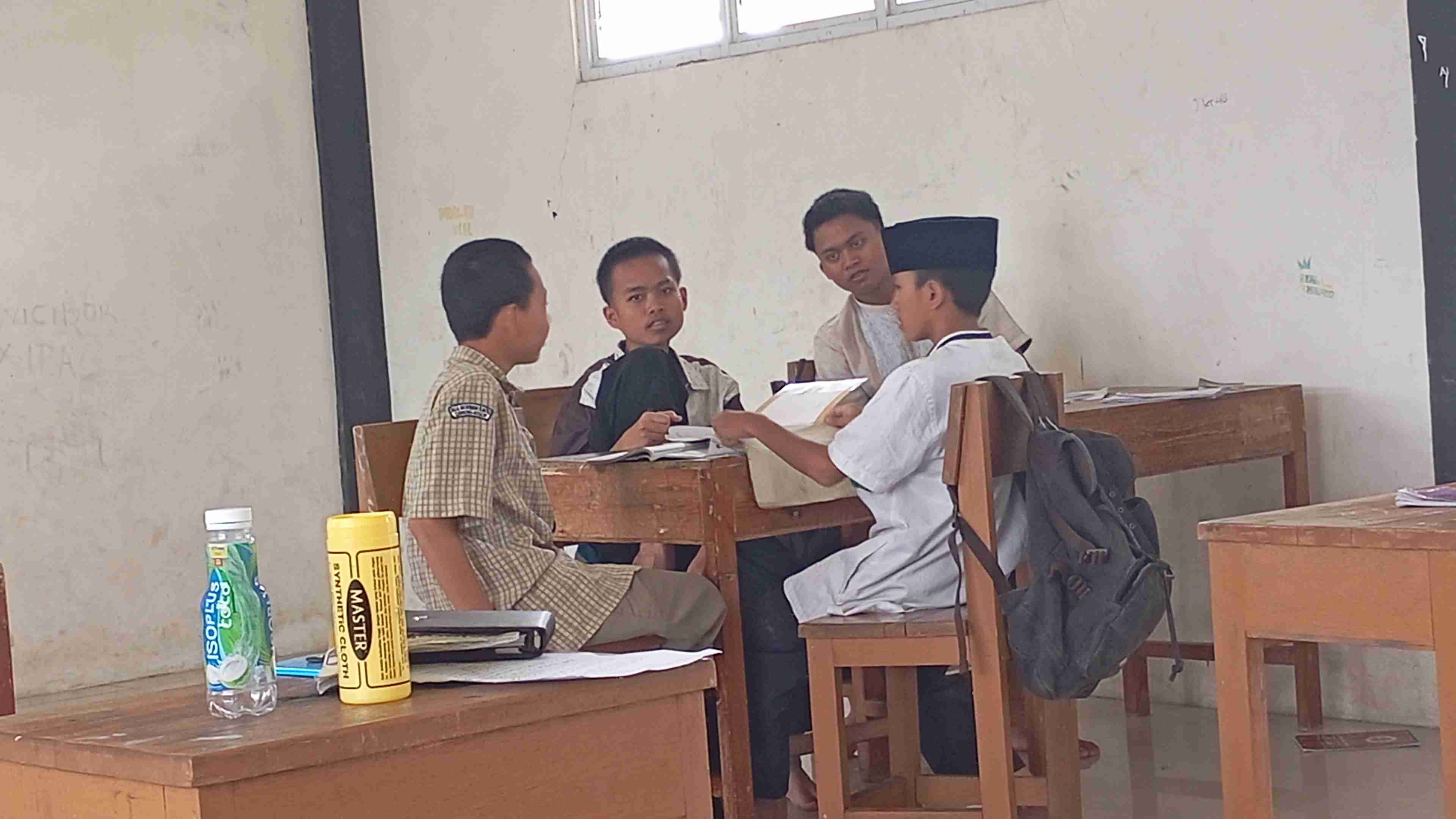 Sisipkan gambar ...