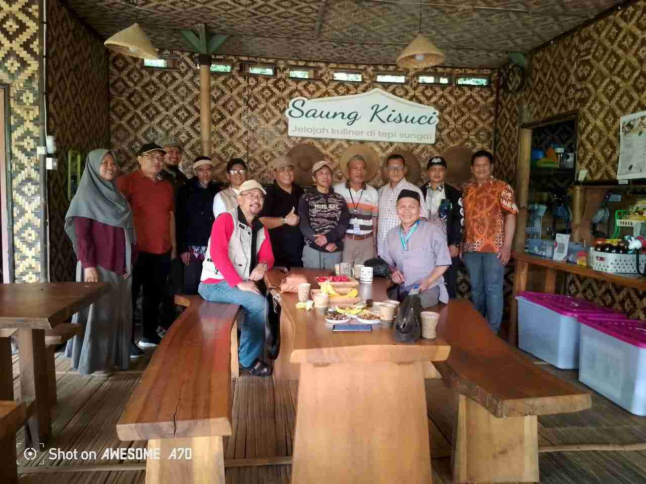 Sisipkan gambar ...