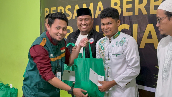 Perusahaan  Bin Daud .Gandeng WIZ  Bagikan Paket Sembako Buat Masyarakat Biringkanayya Makassar