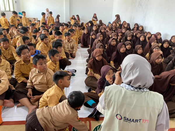 Tak Ada Uang, Anak SD Berikan Cincin untuk Palestina