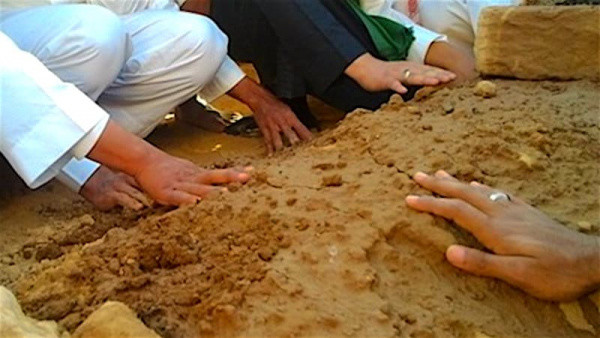 Bahagiakan Mereka dengan Doa dan Ziarah