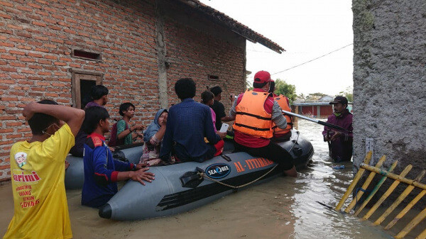 Tanggul Citarum Jebol, BSMI Evakuasi 300 Lebih Warga Rentan di Bekasi