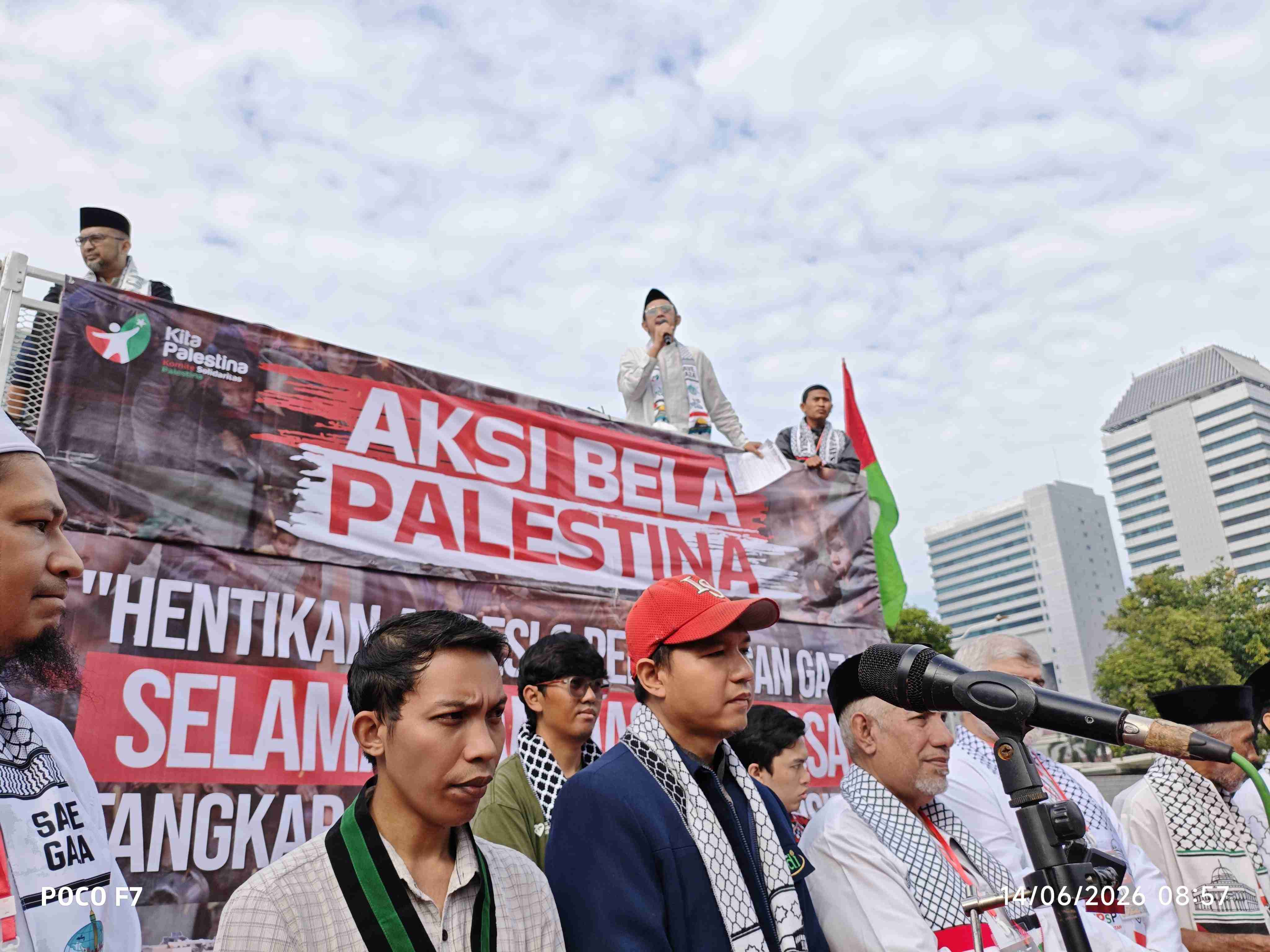 Sisipkan gambar ...