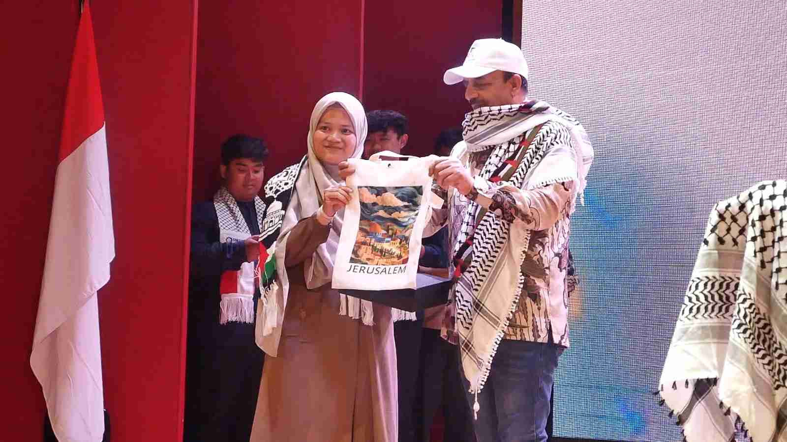 Sisipkan gambar ...