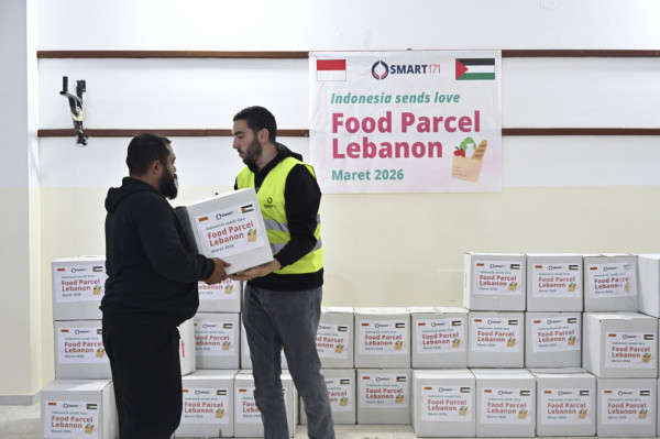 SMART 171 Sampaikan Titipan Makanan untuk Korban Perang Lebanon