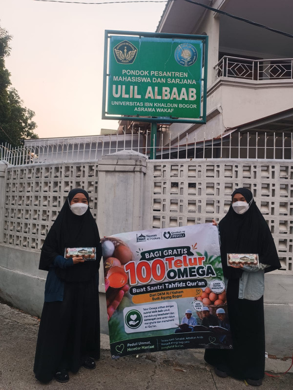 Bukan Sekadar 100 Butir Telur, Ada Kepedulian untuk 38 Mahasantri Putri Ulil Albaab