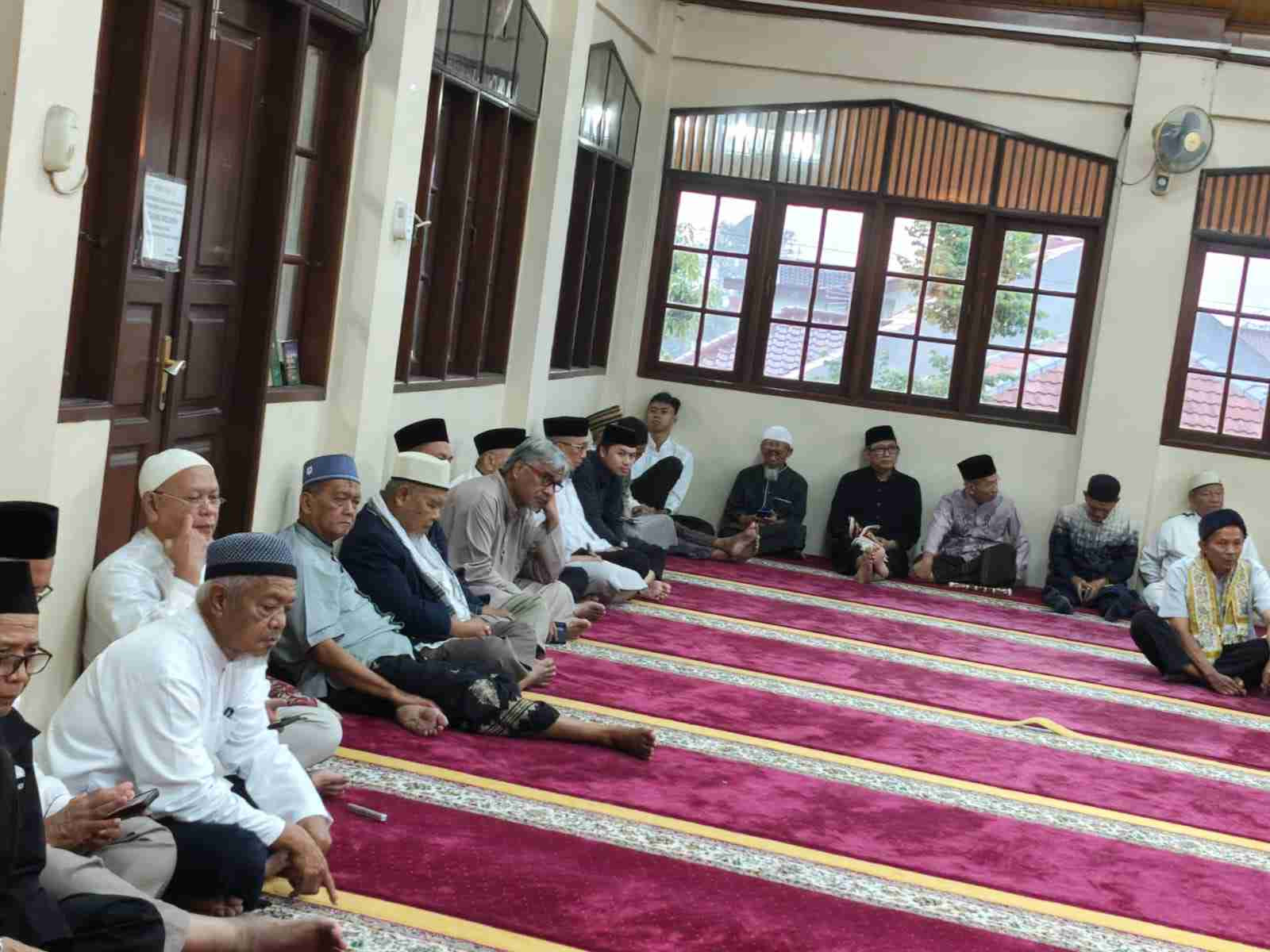 Sisipkan gambar ...
