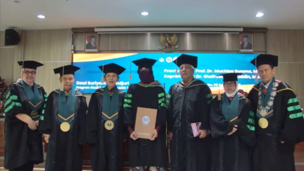 Dr. Dewi Suriyani Djamdjuri Buktikan Bahasa Inggris Bisa Menjadi Media Dakwah Melalui Buku Digital