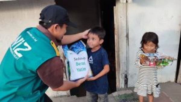LAZNAS WIZ Distribusikan Beras dan Paket Ceria Untuk Yatim Dhuafa