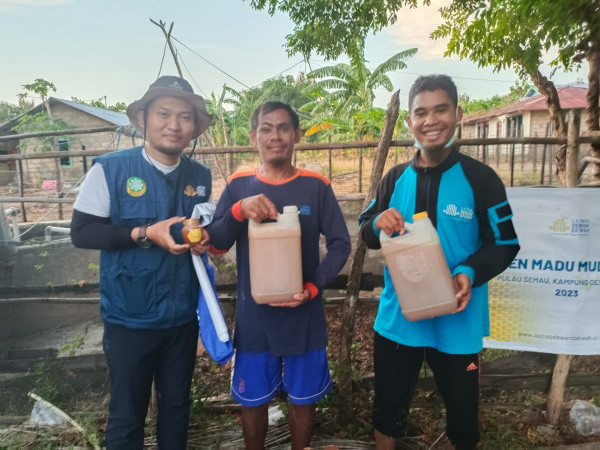 Panen Madu Multiflora Asli Pulau Semau, NTT berikan Keuntungan bagi Program Dakwah